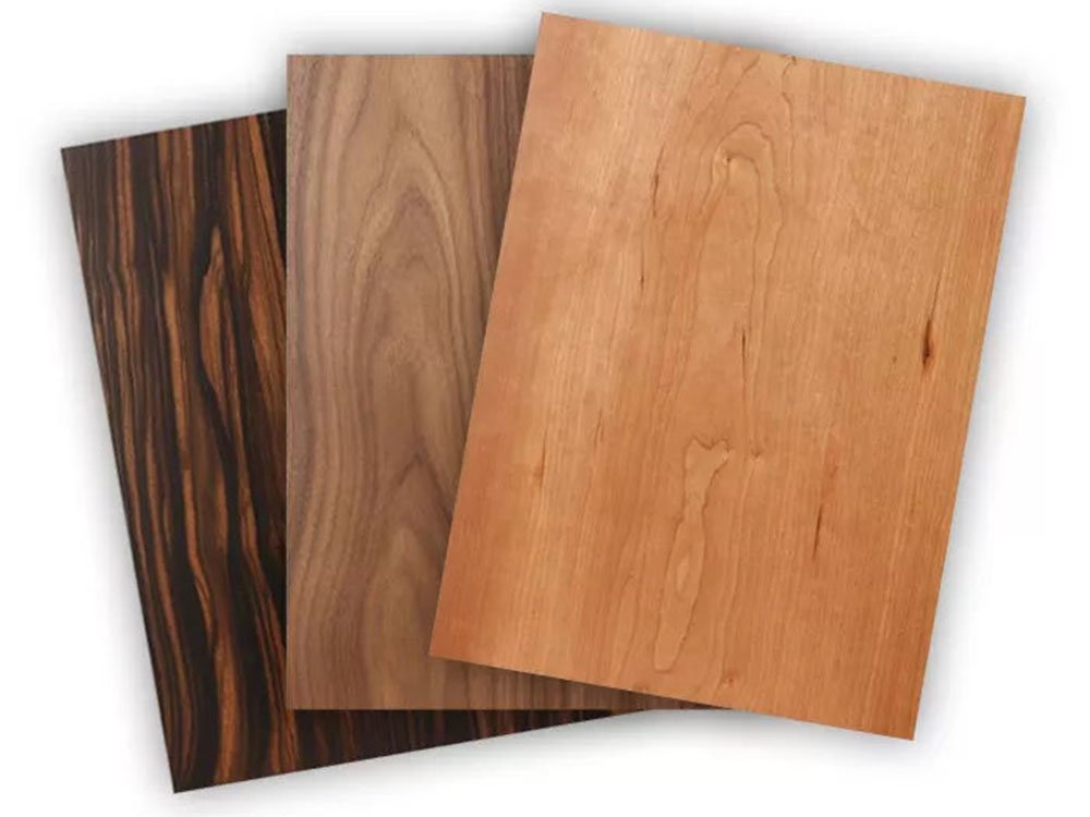 Verschiedene Holzmaterialien und Furniere f&uuml;r K&uuml;chenfronten und M&ouml;belteile