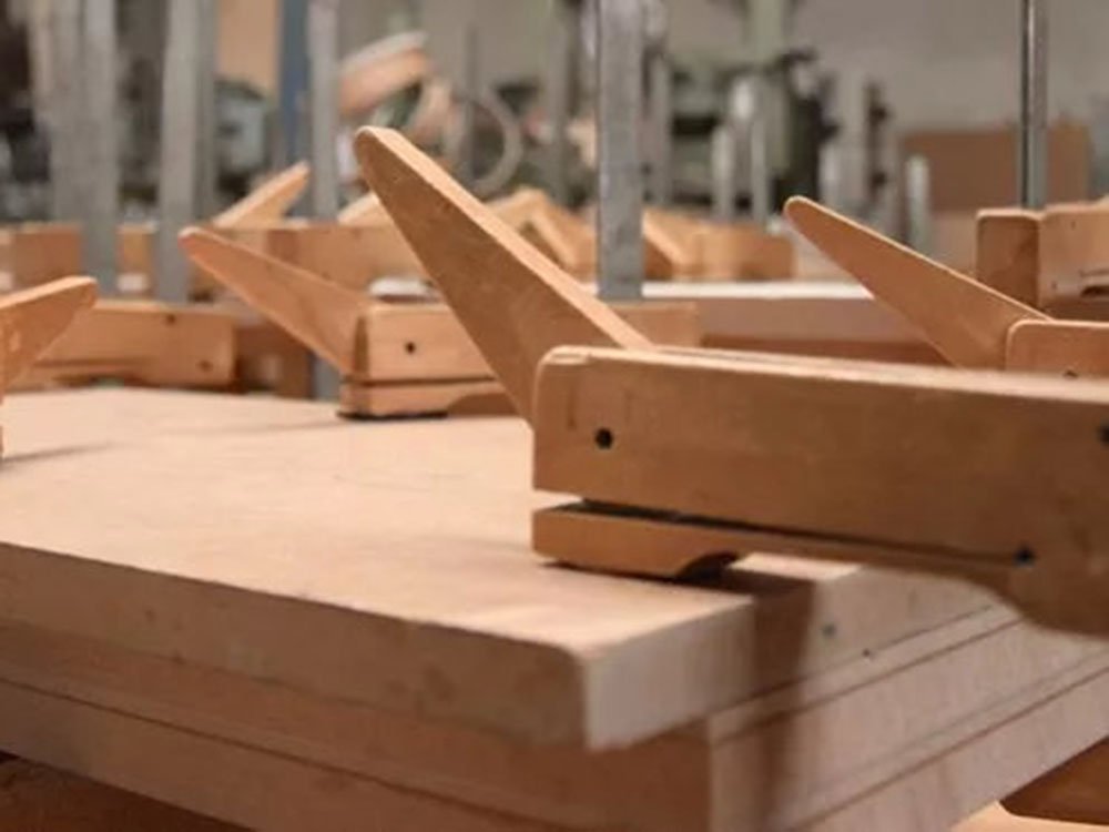 Holzverarbeitung in der Produktion von M&ouml;belteilen und K&uuml;chenfronten bei Gerhard Balke